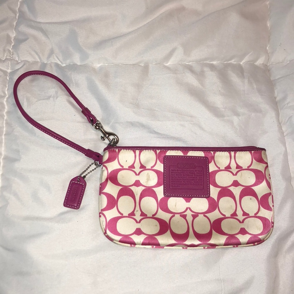 🌺 Authentic Coach White and Magenta Silk Wristlet